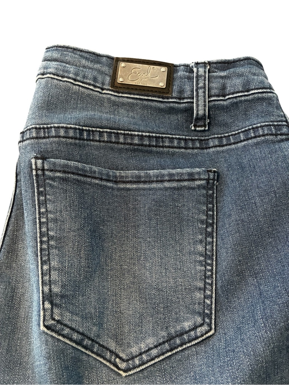 Women's Earl Jeans - Picture 10 of 14